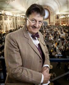 The original contract was for 30 shows, but this was extended to over 350 shows in the light of his appeal to viewers. . Presenter of bargain hunt sacked